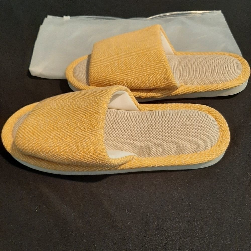 New Women's Size 7/8 Tanaoen House Slippers